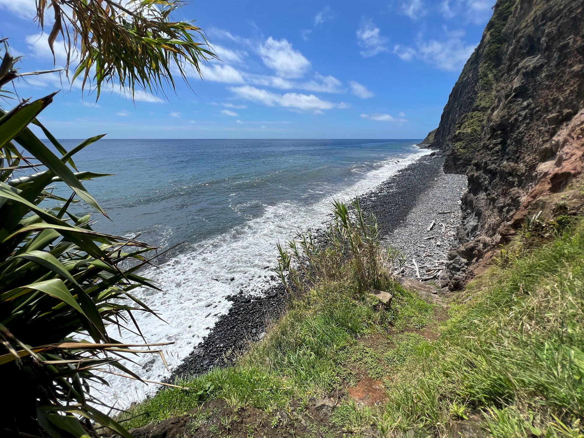 Küste unterhalb Lomba das Fagundas