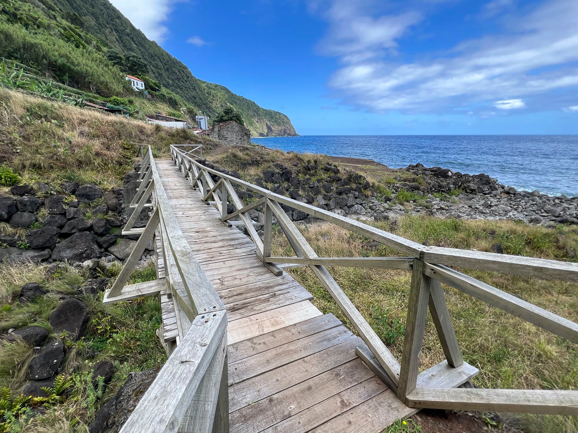 Brücke über den Ribeira da Tosquiada