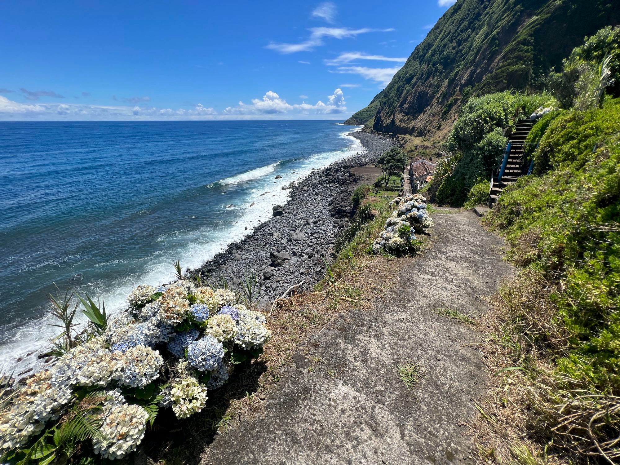 Uferweg in Fajã do Araújo