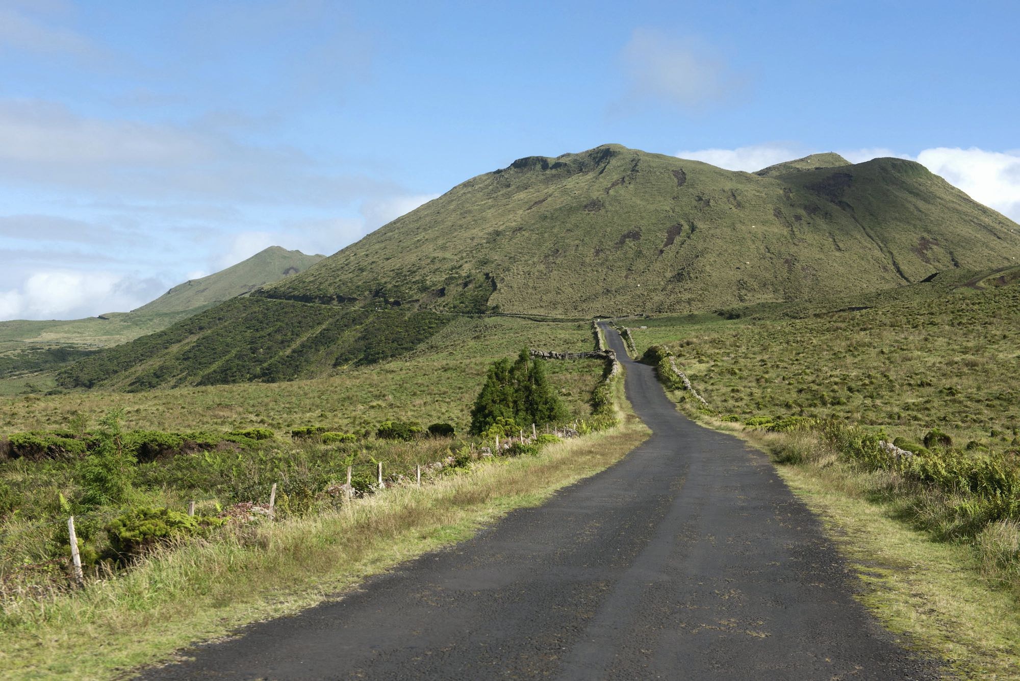 Blick auf den Cabeço dos Grotões