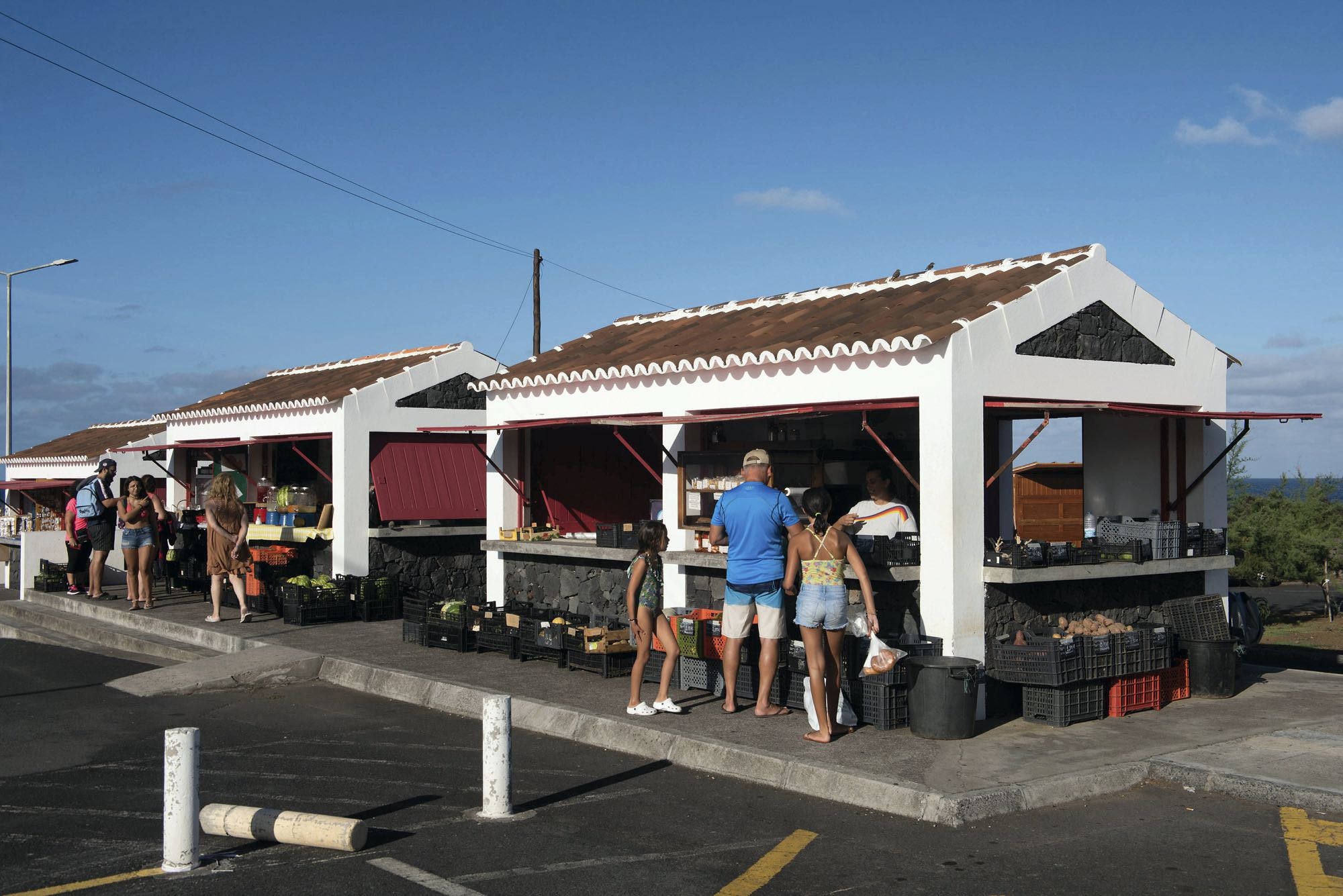 Lokaler Bauernmarkt an den Naturschwimmbecken von Biscoitos