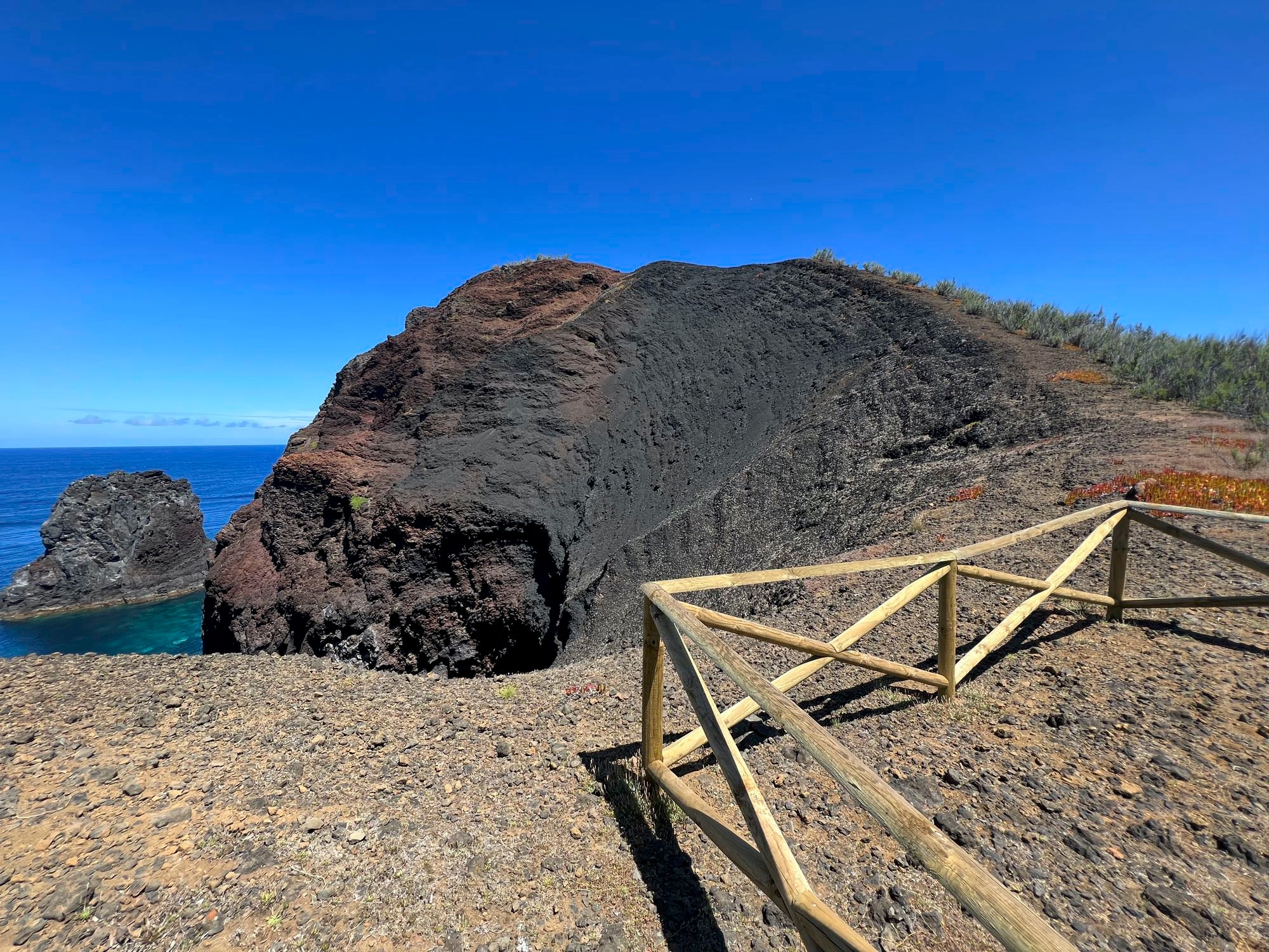 Aussichtsstelle auf die zerklüftete Nordküste