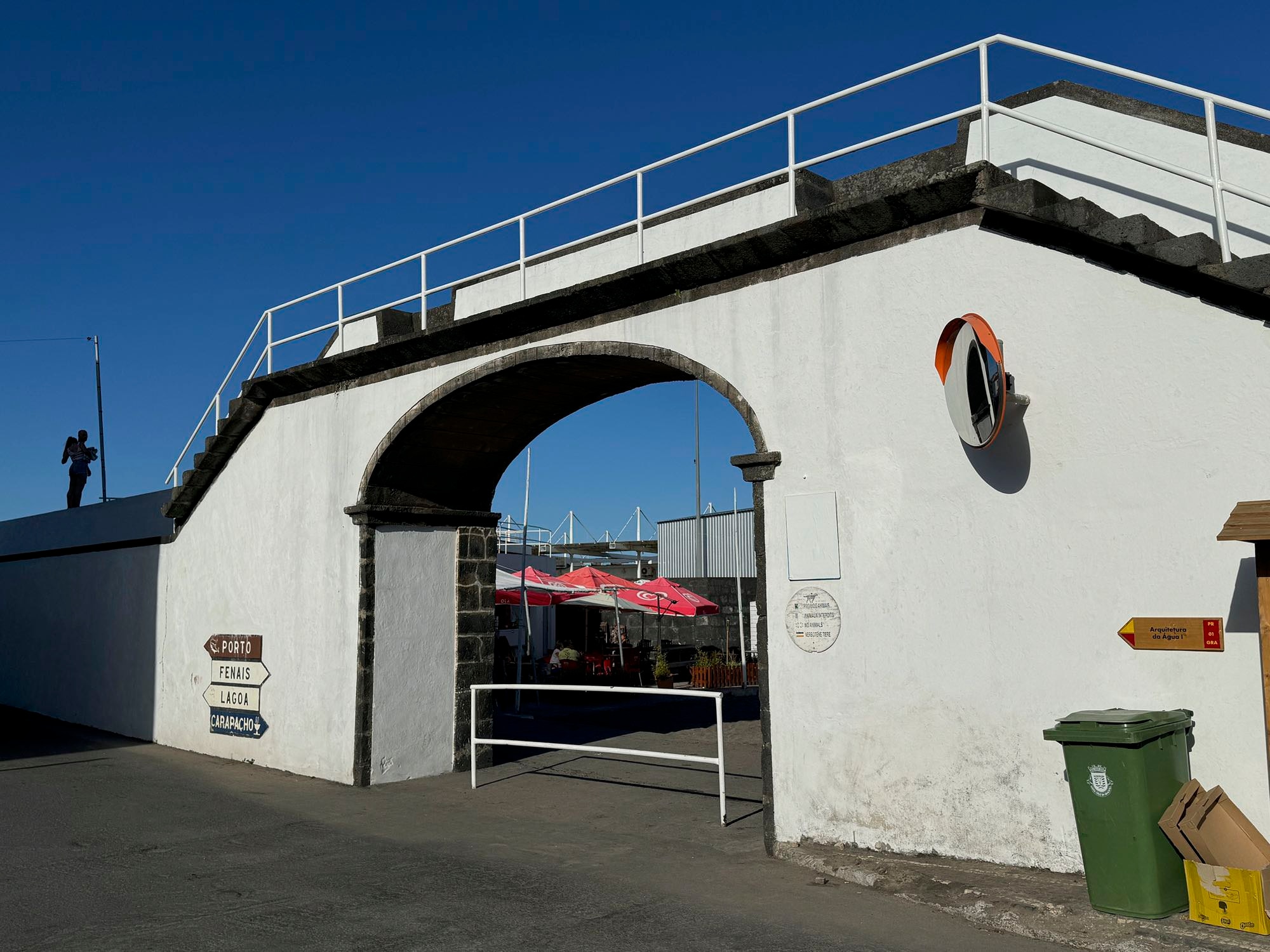 Stadttor in Praia de São Mateus am Ausgangspunkt