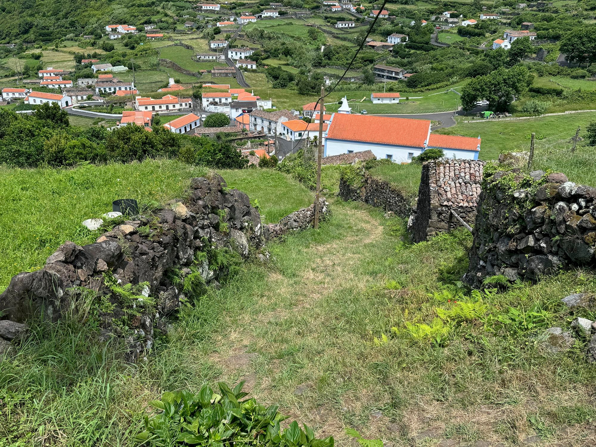 Abstieg nach Fajãzinha