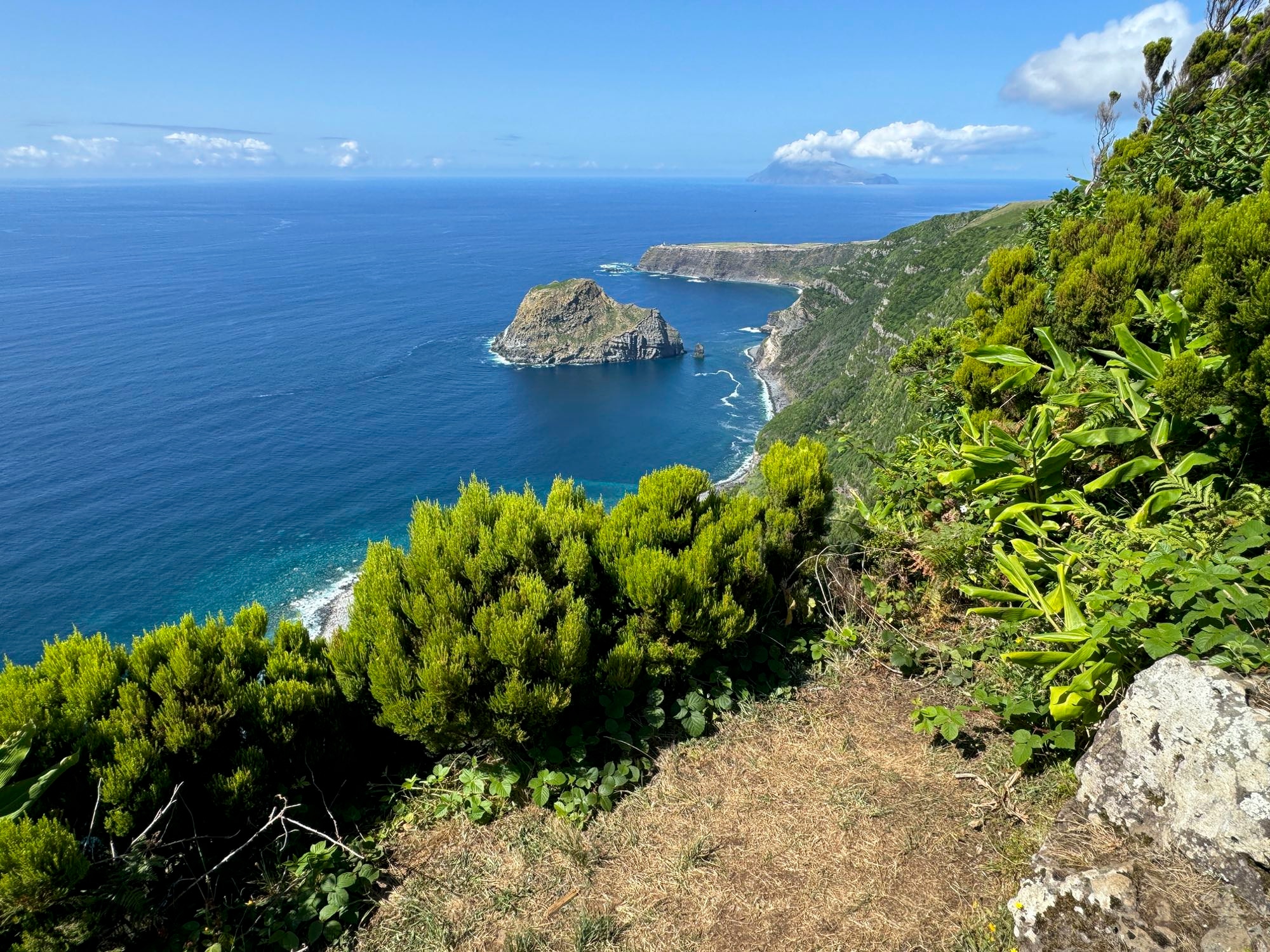 Blick auf die Ilhéu Maria Vaz