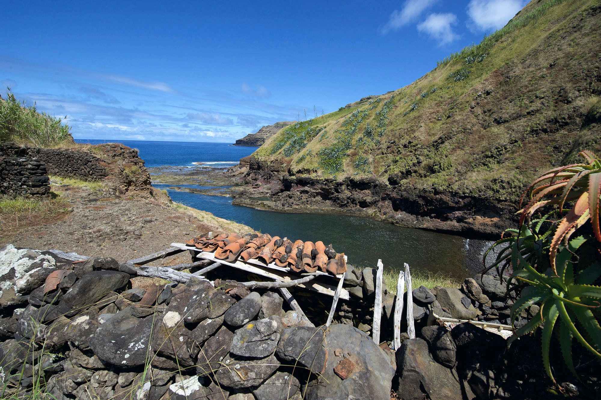 Alte Mühlenruinen in der Baía do Tagarete