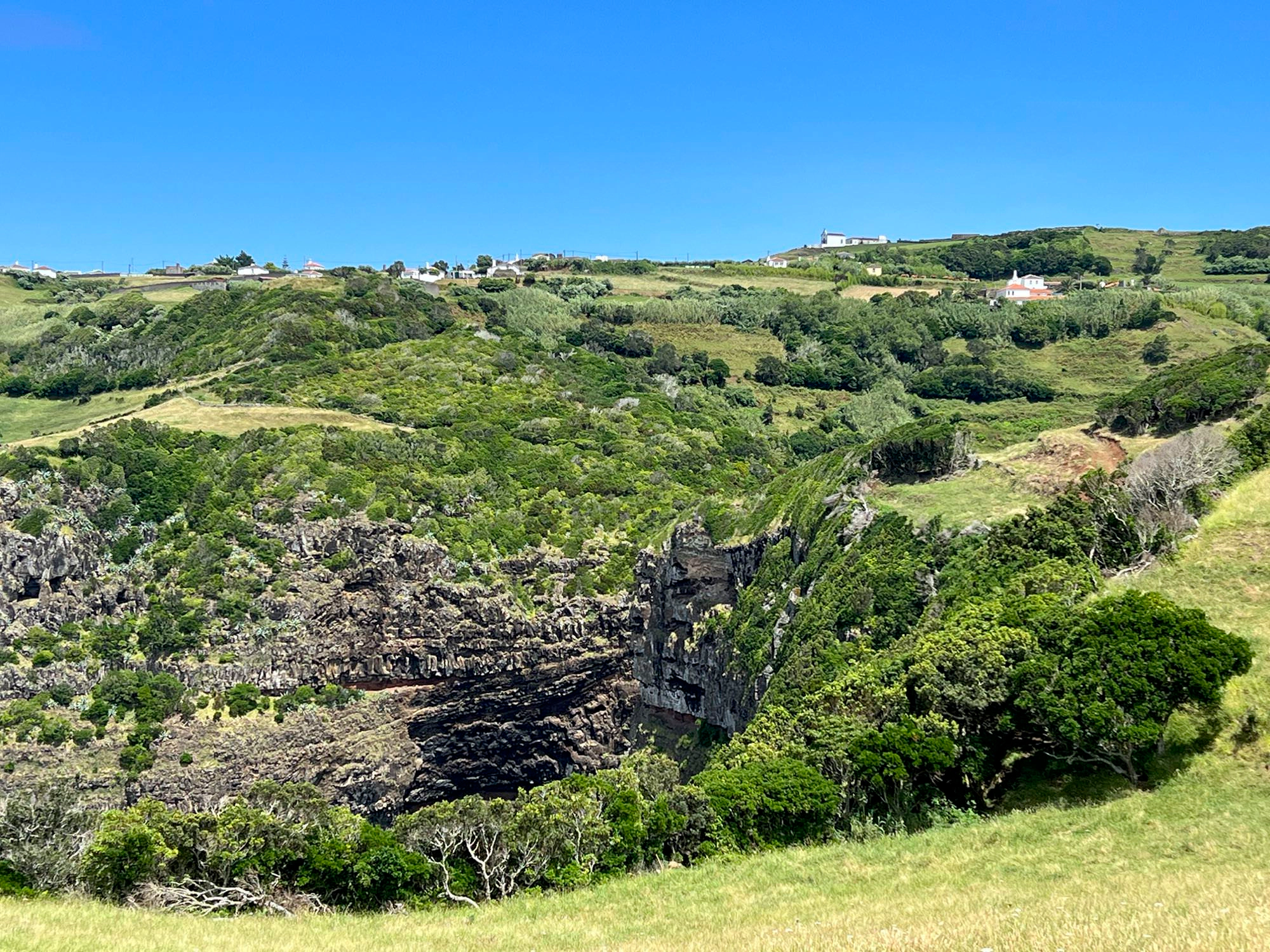 Auf dem Weg an die Nordküste reicht der Blick hinüber nach Norte