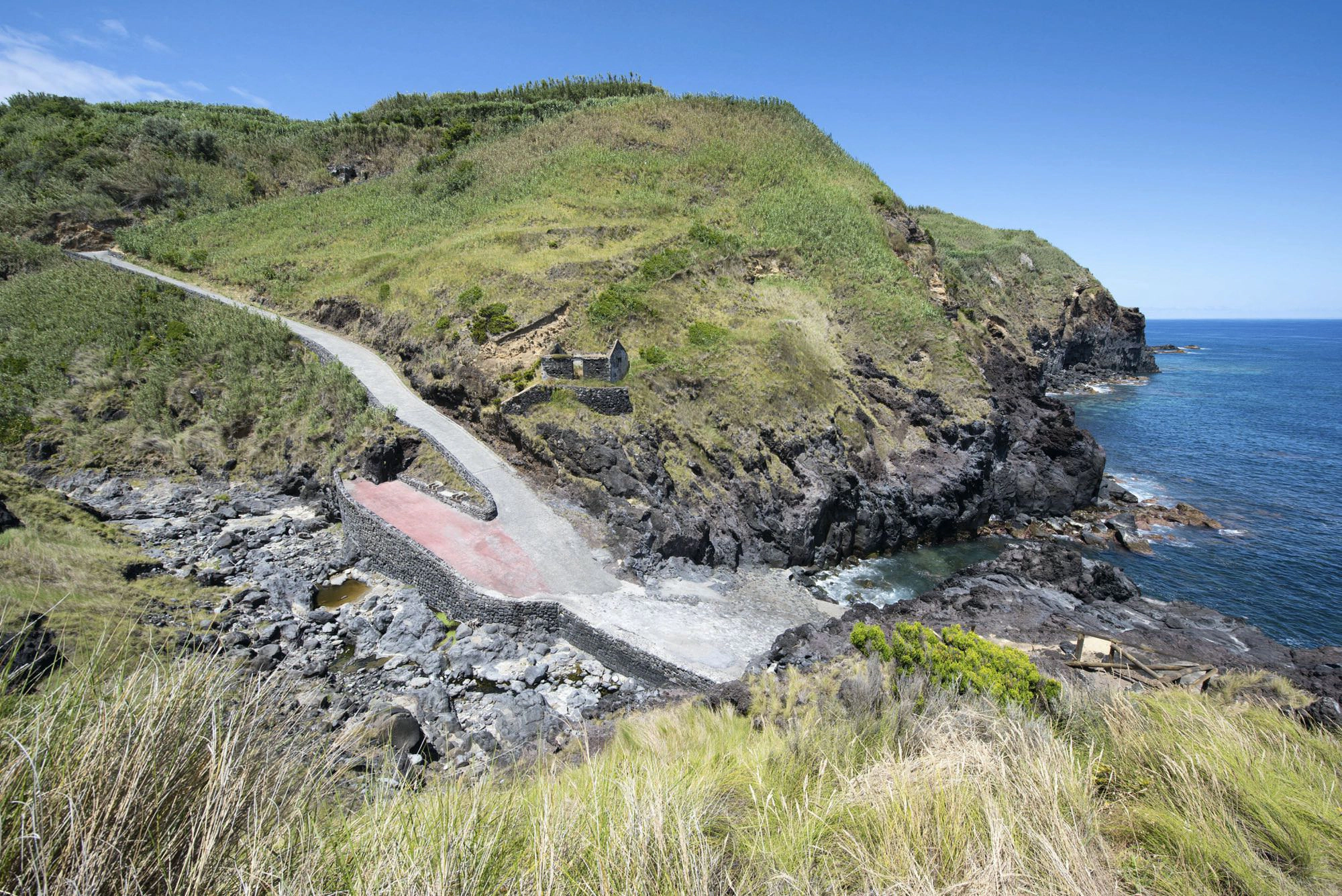 Blick auf den alten Hafen von Fenais da Ajuda