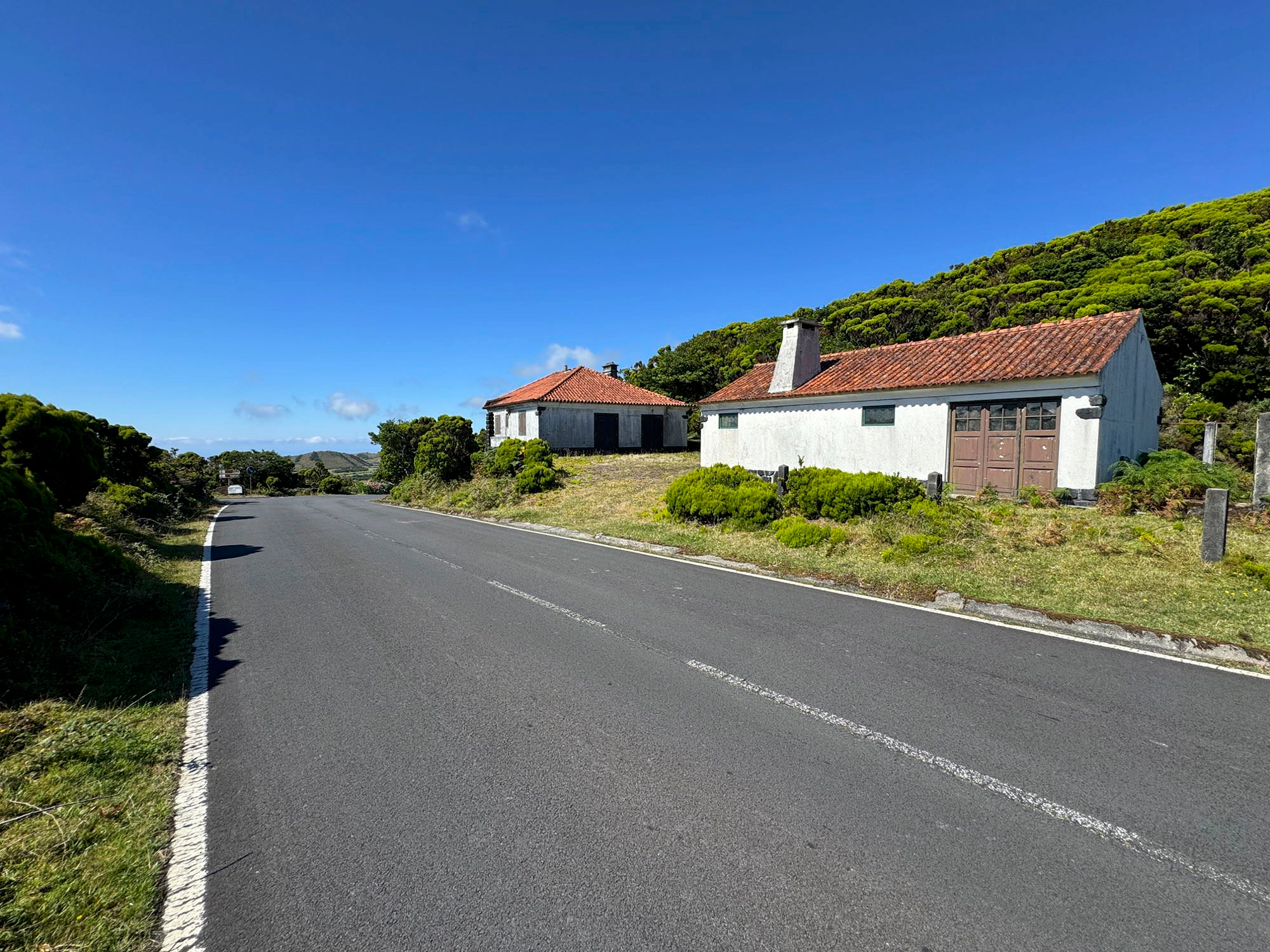 An den alten Forsthäusern zweigt der Höhenweg von der ER2 ab