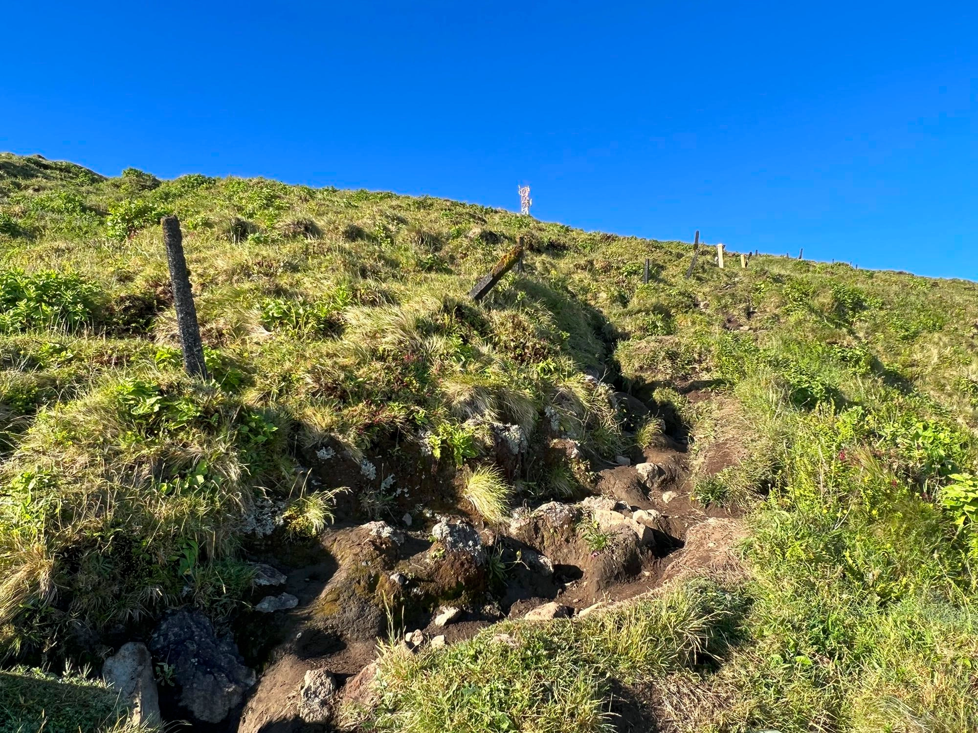 Erodierter Trampelpfad hinauf zum Cabeço Gordo