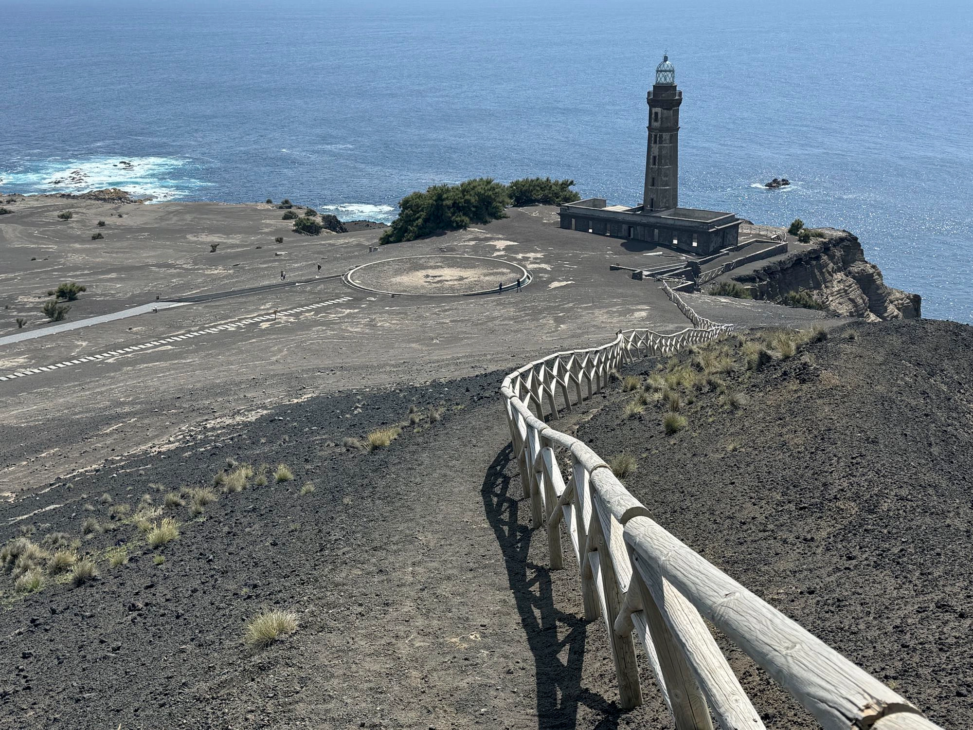 Abstieg zum Farol da Ponta dos Capelinhos