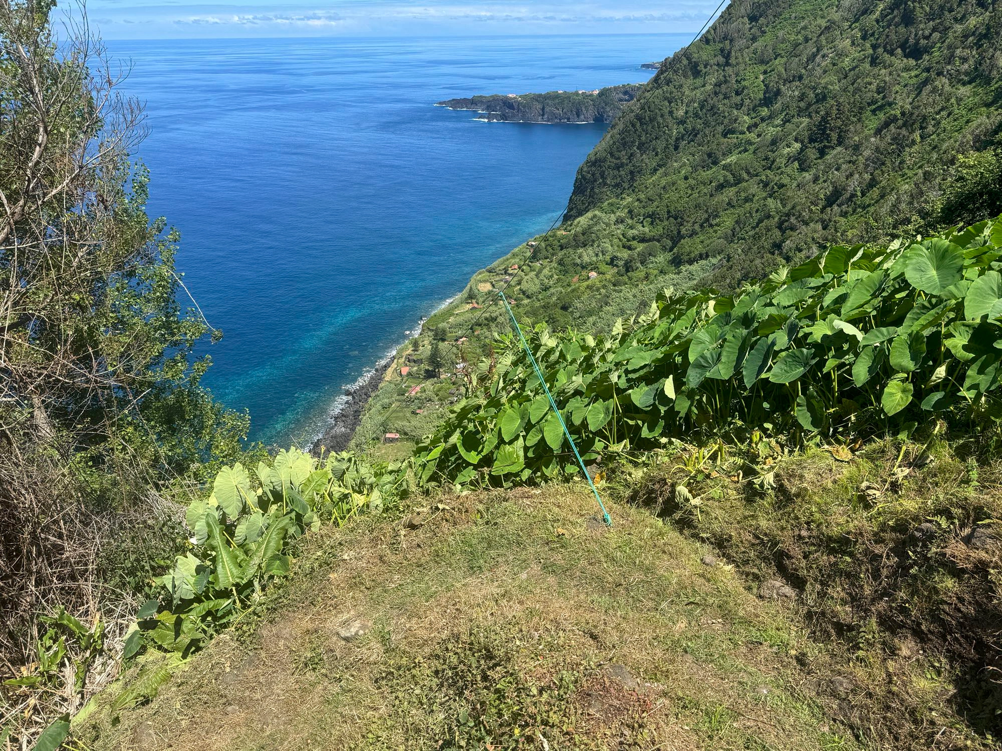 Abstieg nach Fajã d'Além