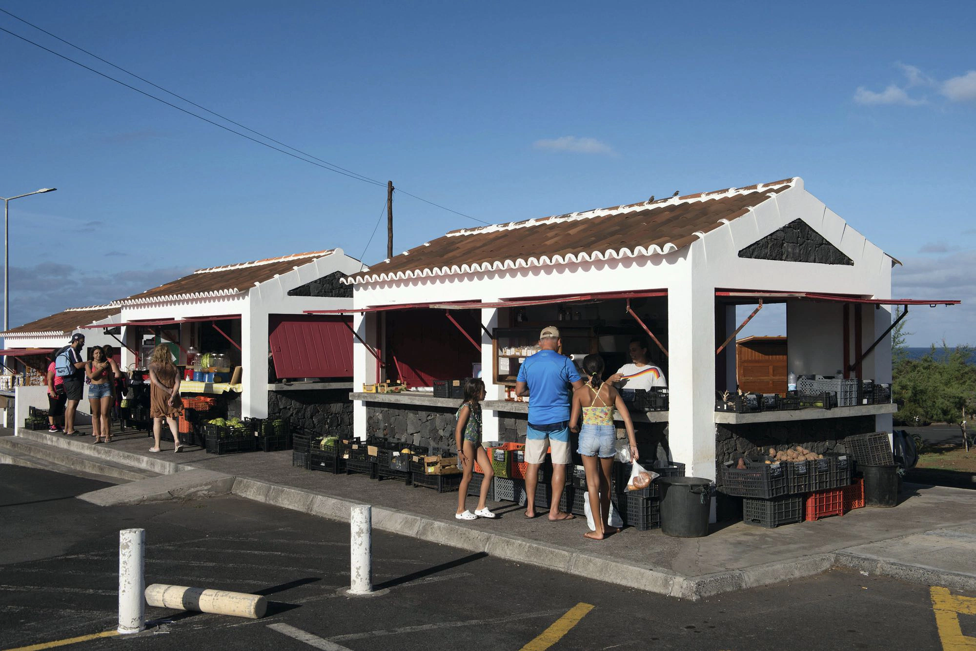 Lokaler Bauernmarkt an den Naturschwimmbecken von Biscoitos
