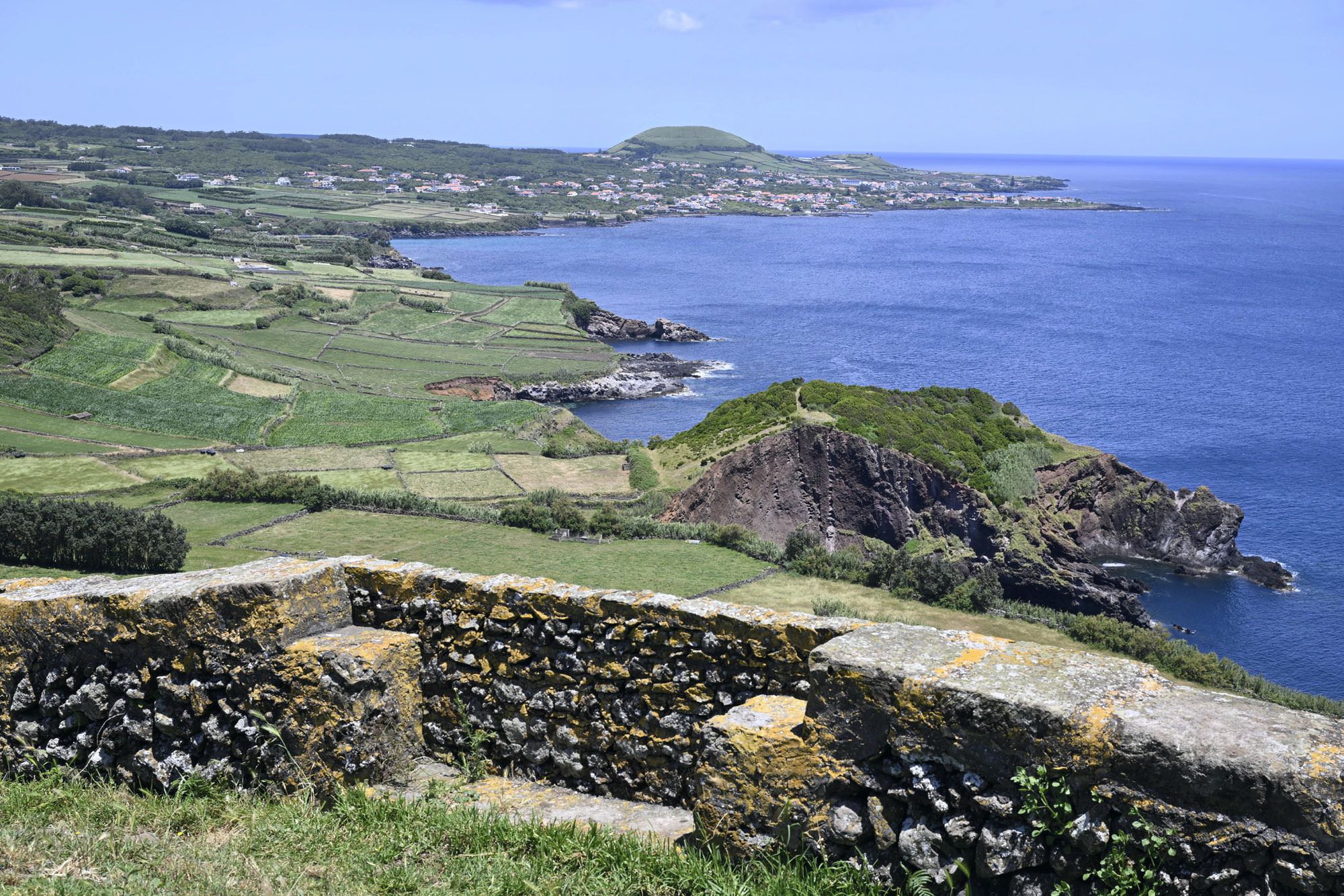 Blick auf Porto Martins