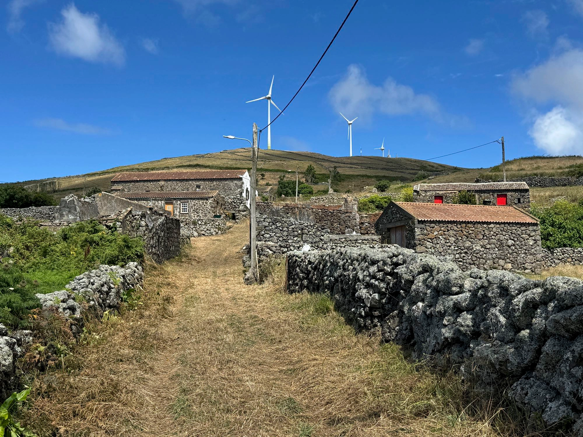 Häuserruinen in Fajã