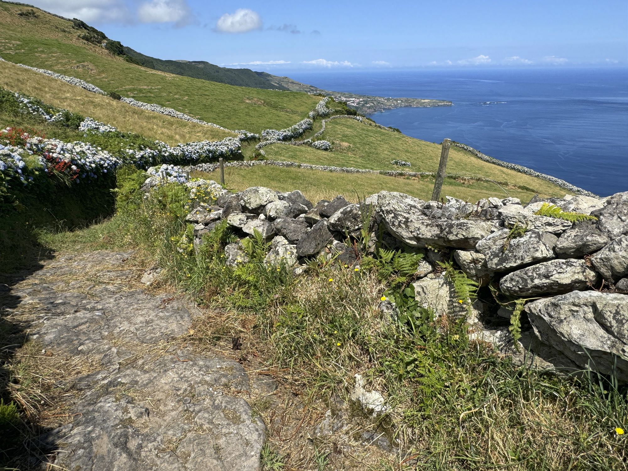 Der alte Saumweg der Nordküste führt nach Barrosas