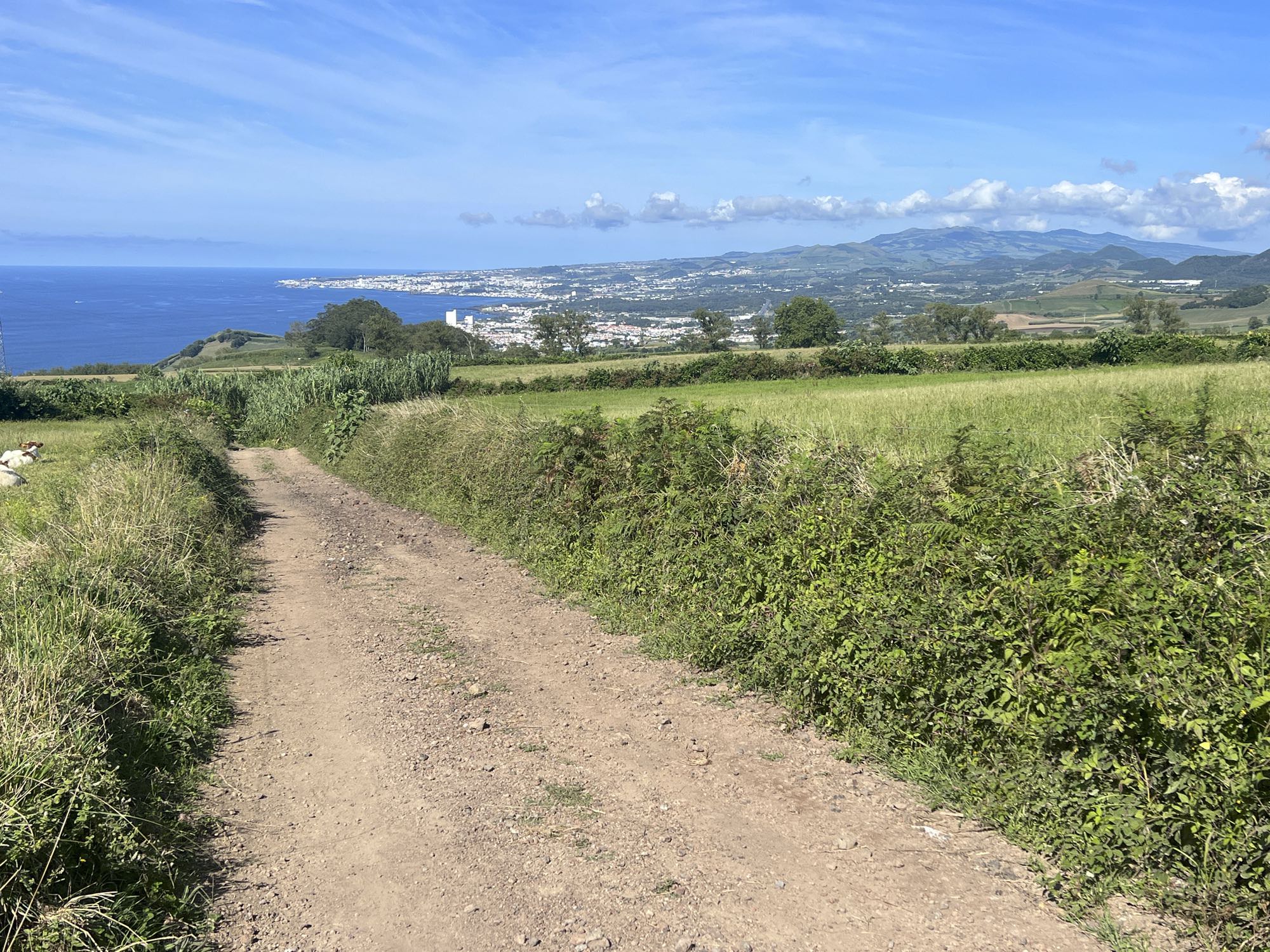 Rückweg mit Blick über Lagoa und Ponta Delgada