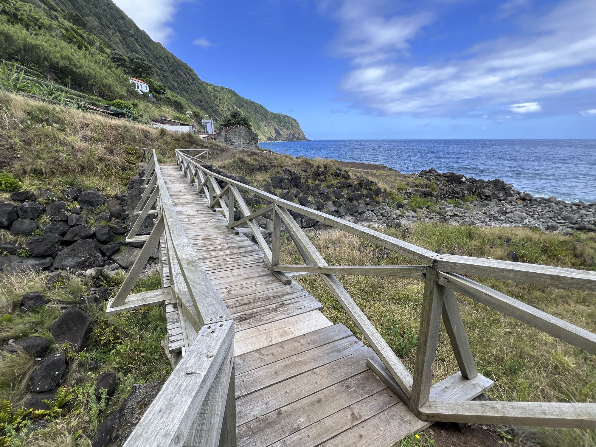 Brücke über den Ribeira da Tosquiada
