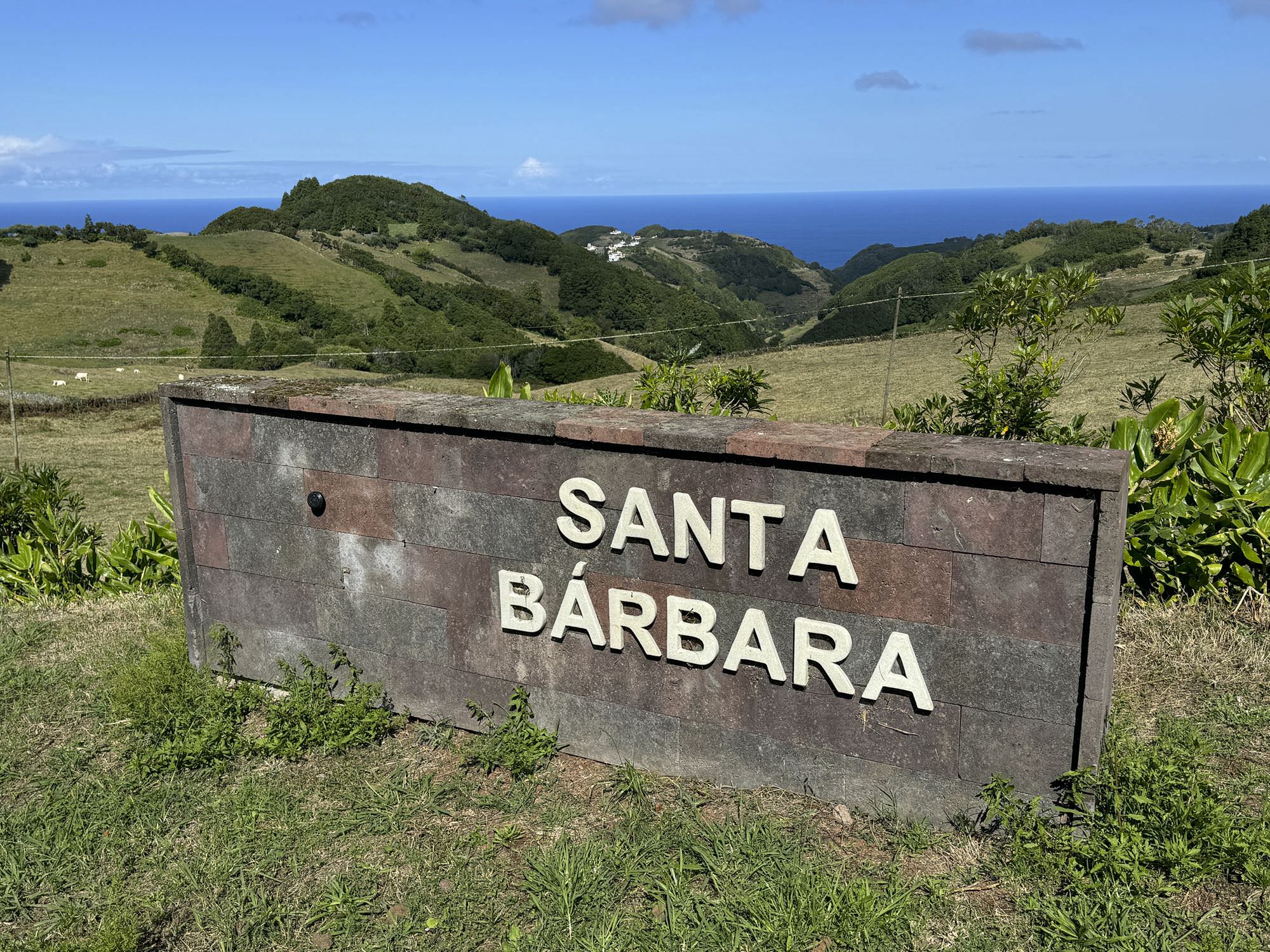 vom Cruz dos Pico überblickt man das weite Tal von Santa Bárbara