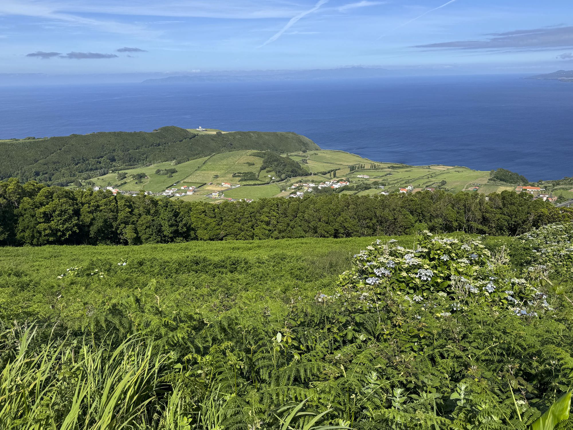 Blick hinab nach Ribeirinha