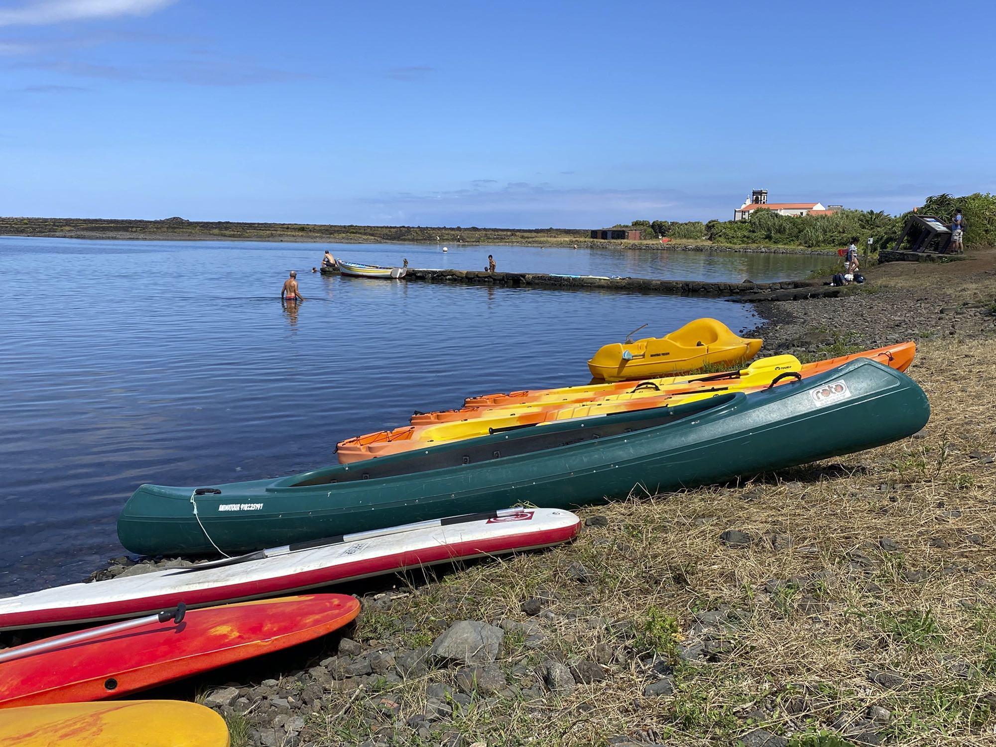 En la laguna de Fajã da Caldeira Santo Cristo