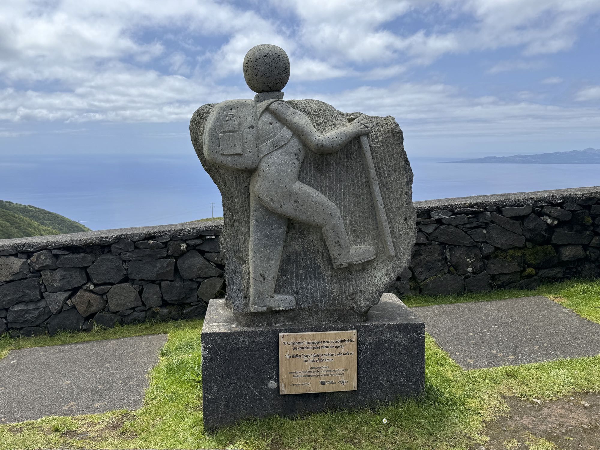 Monumento "O Caminante" en el punto de partida