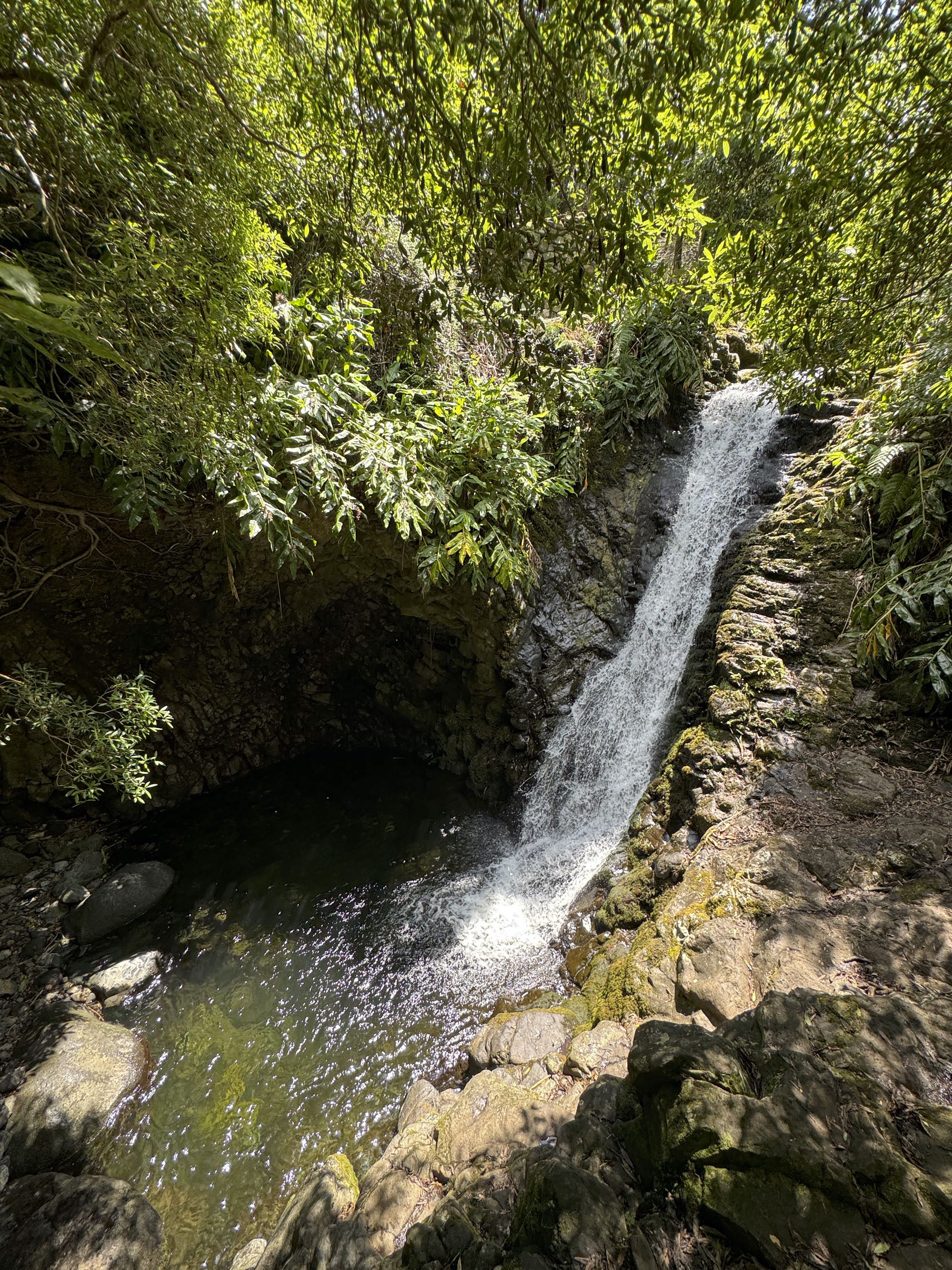Cascada en Fajã da Caldeira de Cima