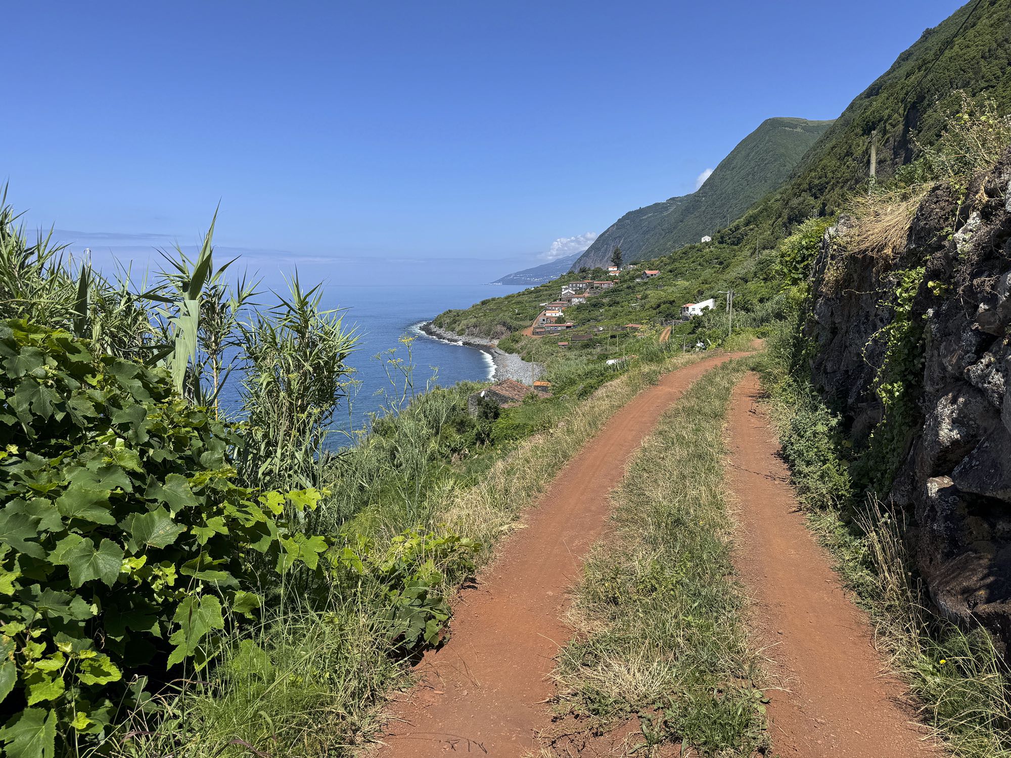Weg von Fajã da Saramagueira nach Fajã de São João