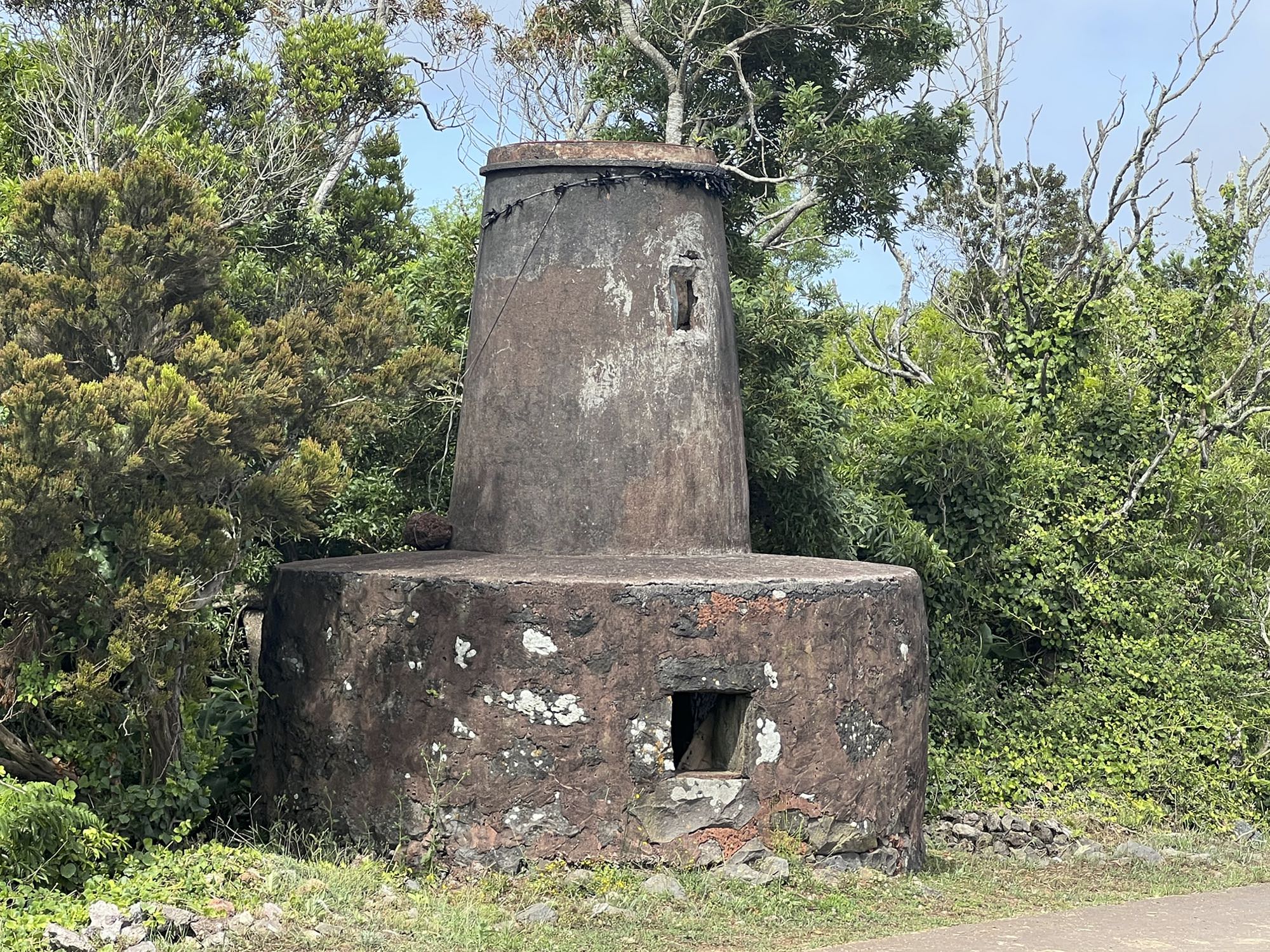 Alte Windmühlenruine unterhalb von Santo Antão